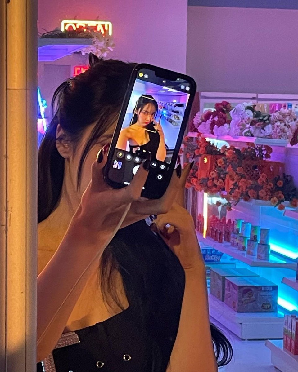 HAPPY SINB DAY! 🩷

#Our_SinBright_Day 
#신비로_와줘서_고마워_은비야
<a href="/VIVIZ_official/">VIVIZ</a>