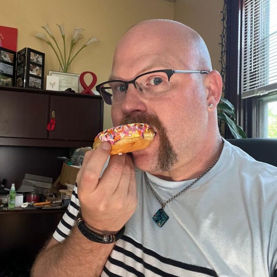 AIDSCAREOS's tweet image. Happy National Donut Day!

Our Director of Development &amp;amp; PR, Stephen, is enjoying a strawberry frosted donut with rainbow sprinkles (It is Pride Month after all).

What is your favorite donut?