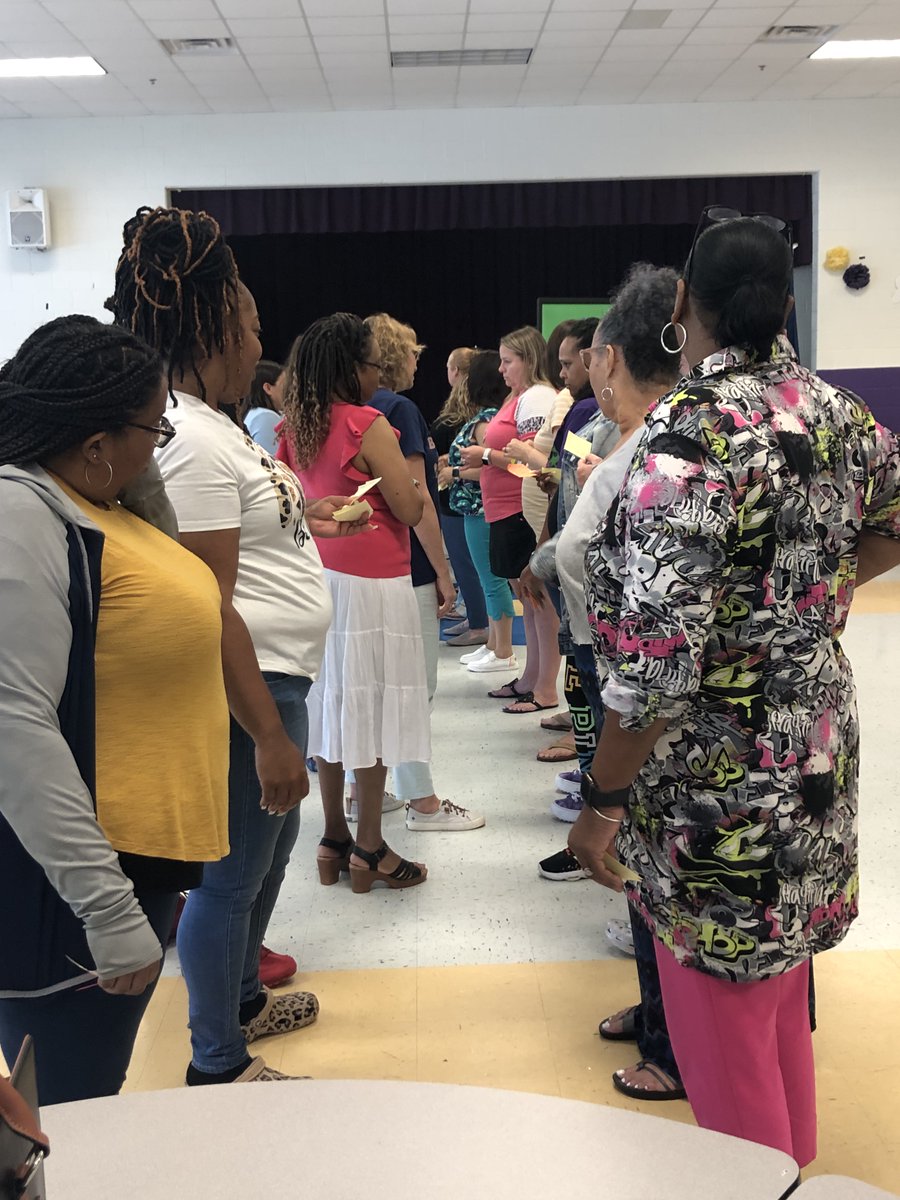 SDI Summer Institute Day #3 Conga Line! Sharing formative and summative assessment strategies aligned to previous lesson plans while planning for the future. We love to see it! @EssexSchools @CTLGConsulting #chasingexcellenceinthesummer