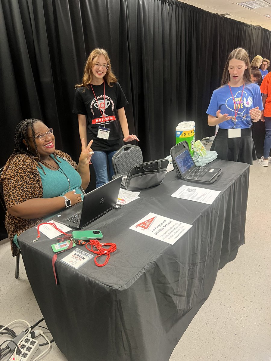 Student Showcase has begun! Super excited @AScholarsLife and her Lovinggood Ss were able to show off their fabulous Passion Projects! 

#CobbSummerCon #EngageCobb #CobbInTech