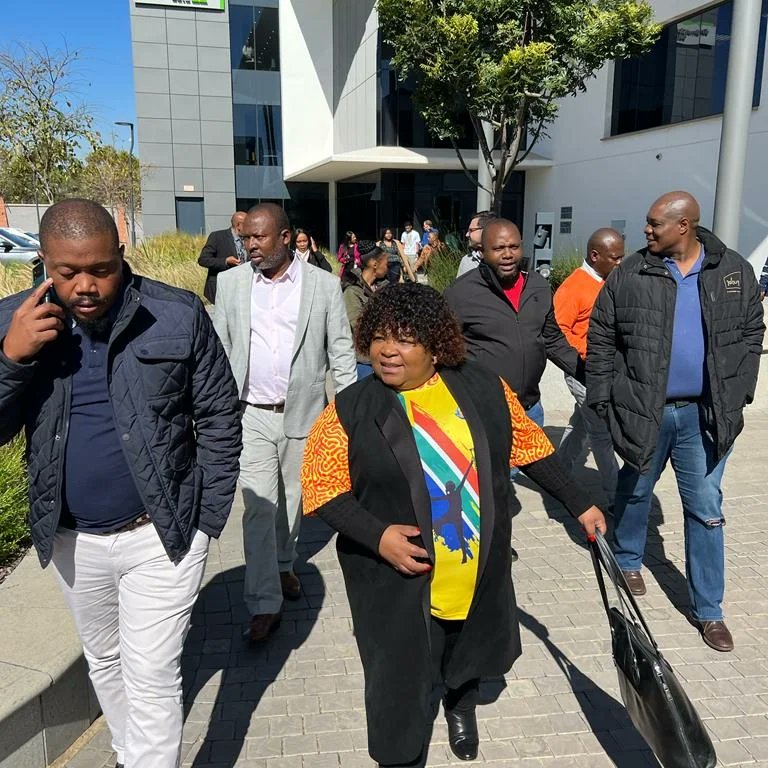 Eunice_Mgcina's tweet photo. Good Day Bahlali And Happy Netball Fridays!

Today myself and EISD MMC Jacky Sekwaila began our day's programme with site visits to various development projects around the Waterfall City precinct in Midrand in Region A.
#WeServeJoburg
#joburgcares
#NetballFridays https://t.co/PUIz9SFaDa