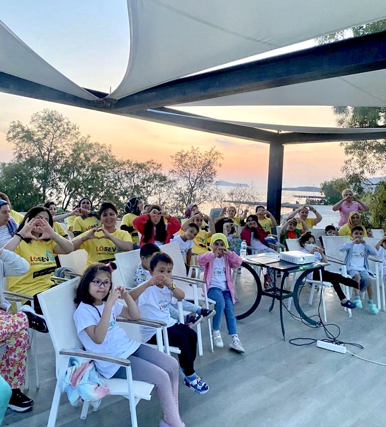 BODRUM ‘da
LÖSEV - Lösemili Çocuklar Tatil KÖYÜ olduğunu ,
Burada 10’nar günlük dönemlerde,
Lösemili Çocukların anneleriyle veya yalnız
denize sıfır, açık büfe tatil yapıp , eğitim alırlarken tüm dertlerini denize attıklarını biliyor muydunuz . 
TEK KURUŞ ÖDEMEDEN SAĞLIK KAZAN !