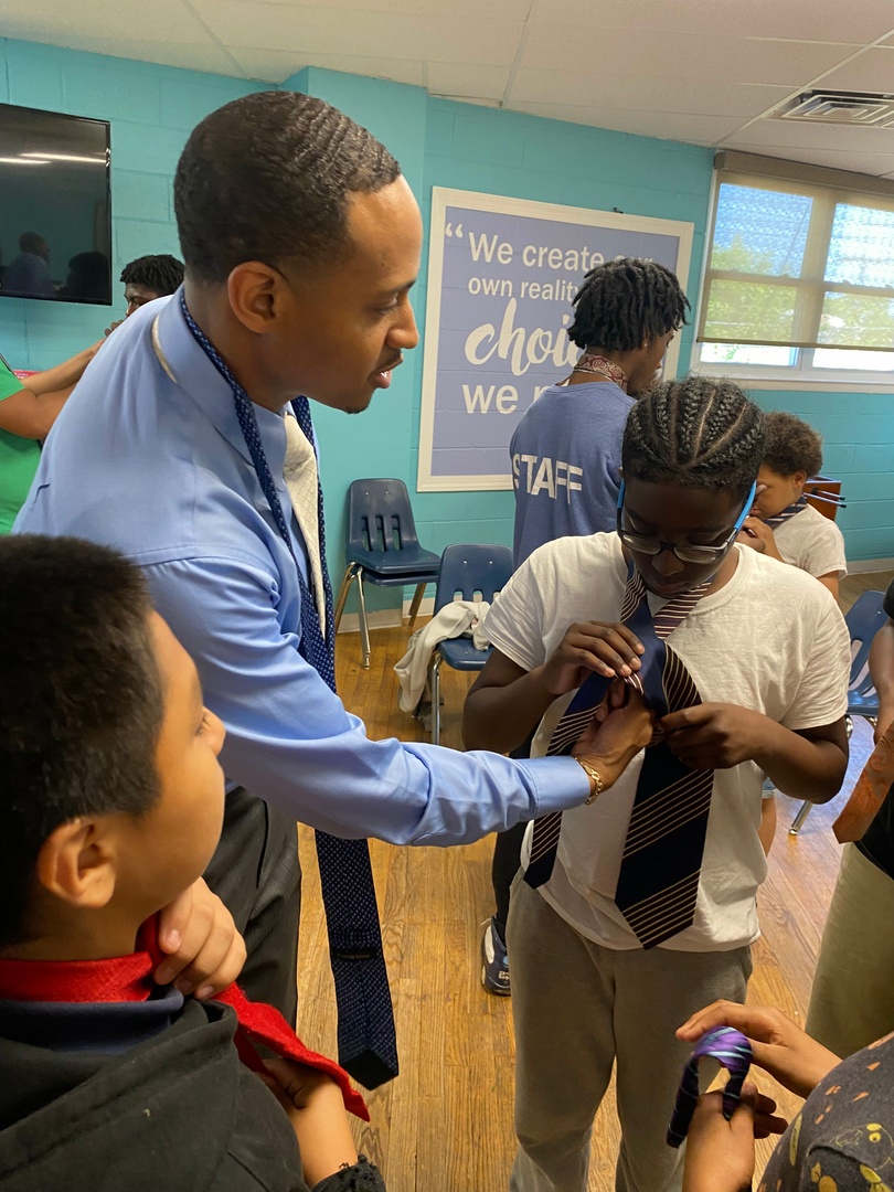 We had a wonderful visit this week from <a href="/TyshawnJenkins/">Tyshawn Jenkins</a>, who spoke to our teen Club members about the importance of establishing a professional presence. The talk was followed by a hands-on lesson on how to tie a necktie!  #greatfuturesstarthere #youthdevelopment #asburypark