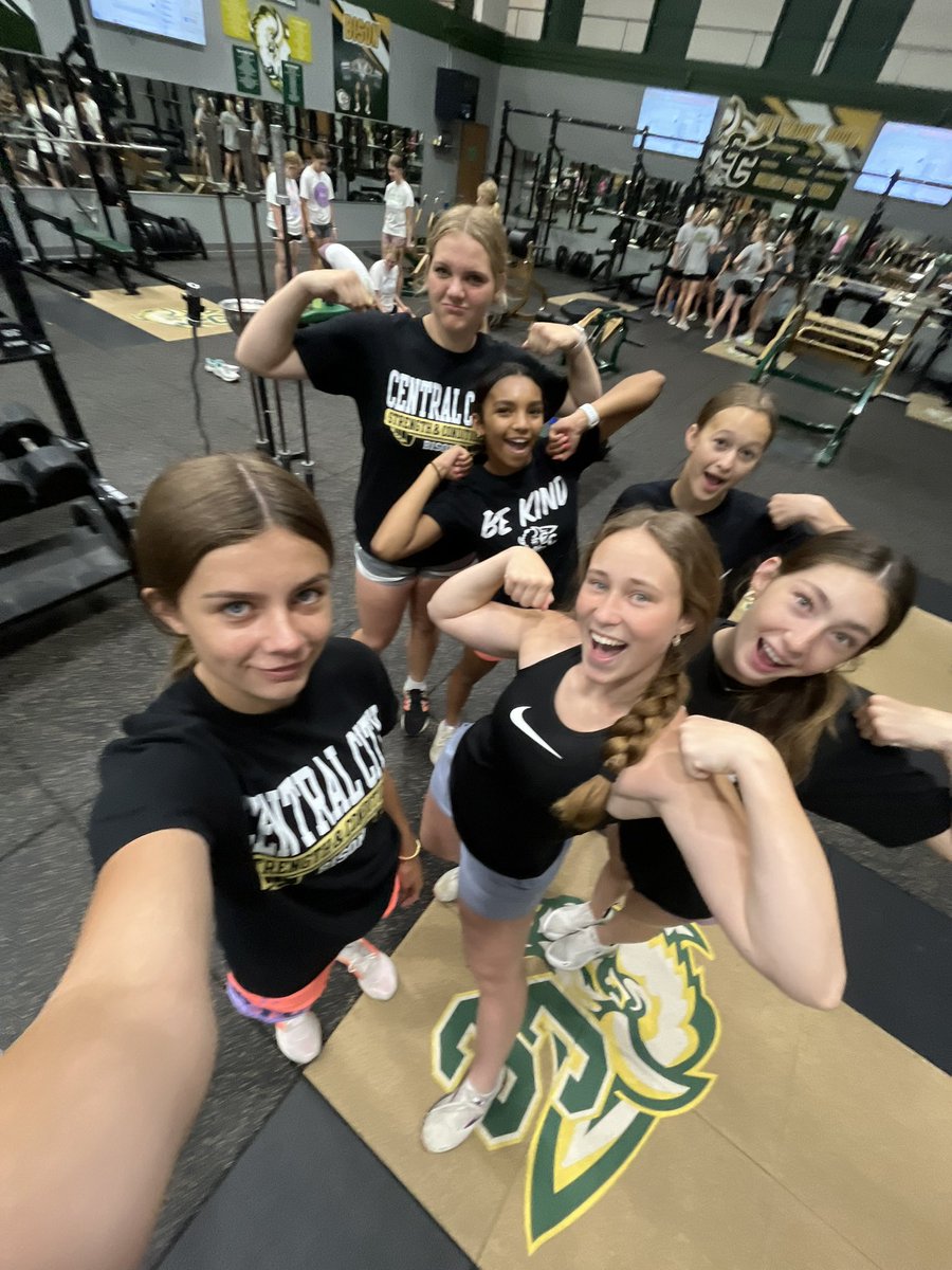 ccbison_weights's tweet photo. week 1๏ธโฃ = DONE! had an AMAZING first week with this group of girls! canโt wait to come back on monday and start the grind all over again๐ช๐ช #barbellas @CoachBurb https://t.co/5CrDZ9UPSM