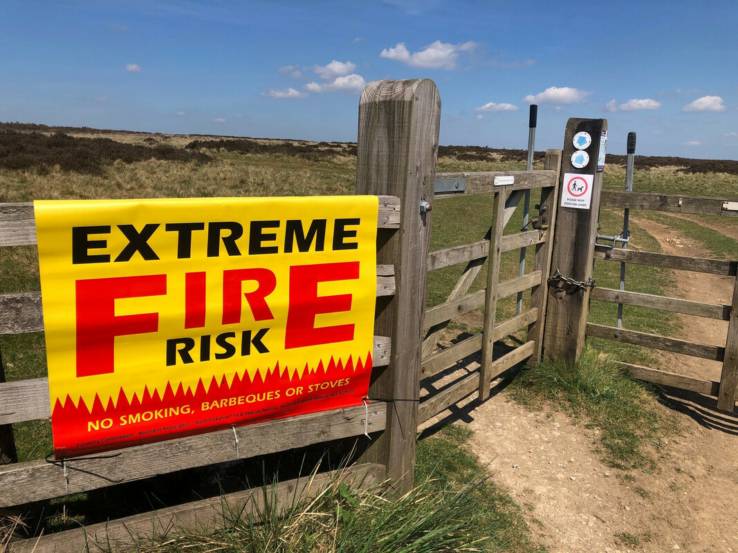 With all the recent dry weather we are now on #FireAlert This means there's a greater risk of wildfires🔥

Enjoy the National Park, but do not light fires or BBQs and do not discard cigarettes, matches or glass bottles. ☎️ Call 999 if you see a fire.

PR: northyorkmoors.org.uk/about-us/press…