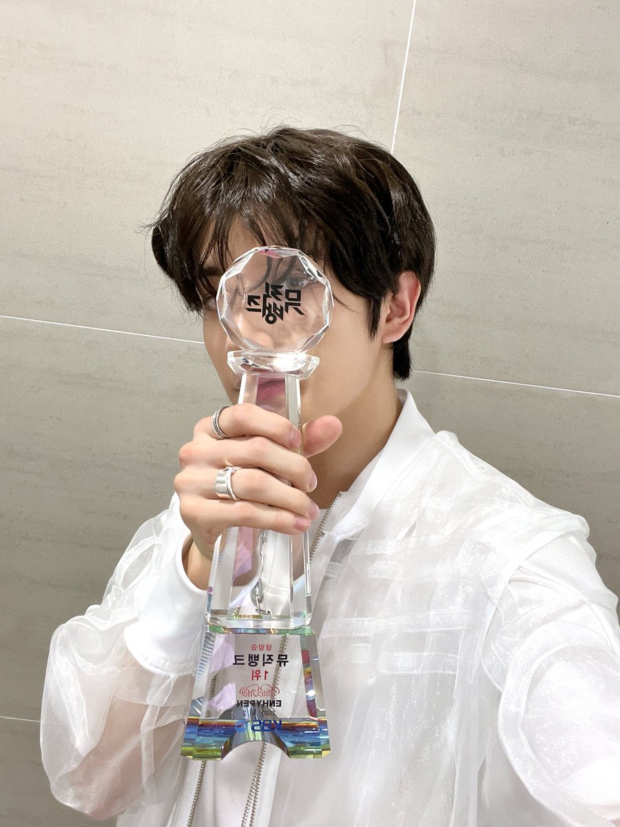 ENHYPEN_members's tweet image. #ENHYPEN #JAKE #BiteMe #DARKBLOOD

1위 너무 감사합니다 🔥 🔥 🔥
(요즘 엔진 자주 봐서 너무 좋다 🥰 😊 ㅎㅎ)