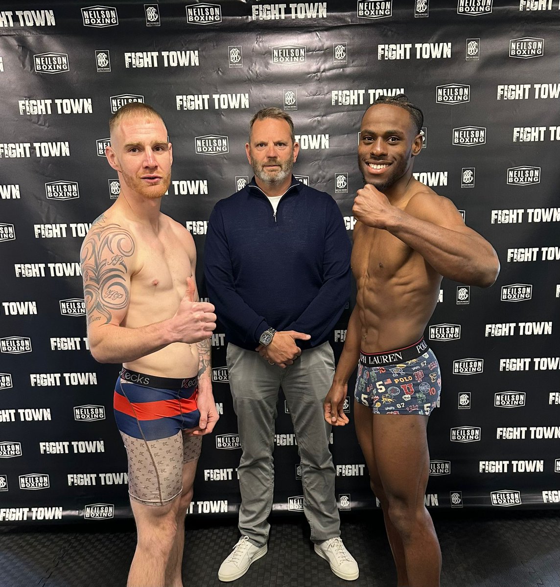 Two huge fights all weighed in and are good to go on tomorrow's Swindon #FightTown 03.06 card

All weighed in and good to go

Bring on fight night

🎟 from the boxers or on the door from 5:45pm

💥 Lewis Roberts 
💥 Tom Brennan

#FightTown #professionalboxing @NeilsonBoxing