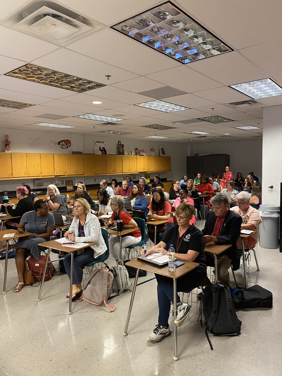 AnitaReads's tweet photo. Presenting at @CobbInTech #CobbSummerCon with the incredible @j_rosser5 on ChatGPT: The Dirty Little Secret in Education. It was a packed house! We had to get chairs from other rooms! https://t.co/K1r1KOPltA