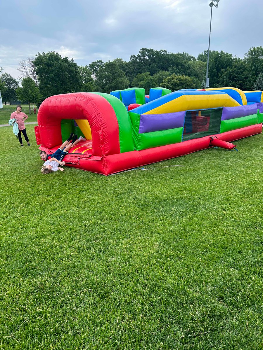 CloverRidgeElem's tweet photo. So much fun at Track &amp; Field Day! Thanks to our staff and all the volunteers! Amazing! #TeamCRE 🍀 https://t.co/jm11UP4c84