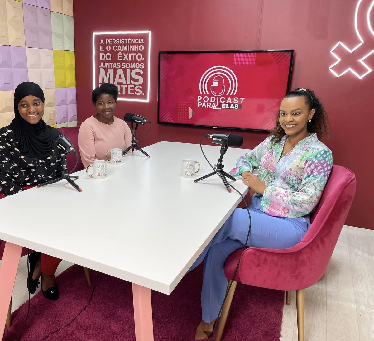 Today, Ambassadors from 🇸🇪 &amp; 🇨🇦contributed to Alima Hussein’s insightful podcast: Para Elas (For Them) to discuss girls rights.

Hoje, as nossas embaixadoras da 🇸🇪 &amp; 🇨🇦 contribuíram para o podcast perspicaz de Alima Hussein: Para Elas para discutir os direitos das raparigas.