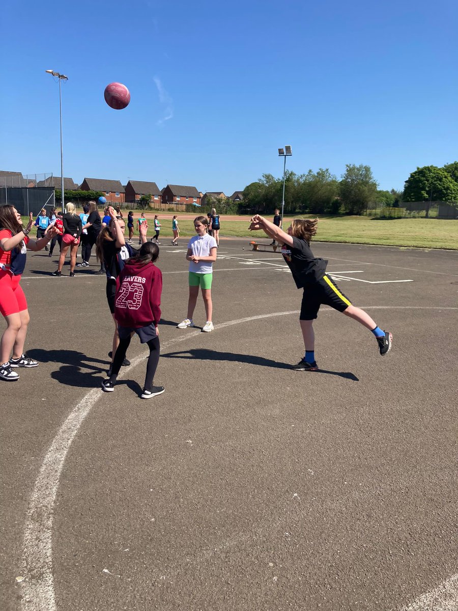 StCharlesGla's tweet photo. Another fantastic #Transition event for P7 today as they took part in the feeder schools #NetballFestival in @johnpaulacademy. Special thanks to @JPAcademyPE and to the #NetballLeaders for organising the festival. Our pupils had a fantastic time! #NetballFridays @NetballScotland https://t.co/sywbl7RMDr