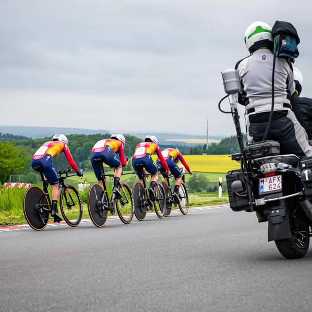 Vislink's tweet photo. Beautiful pictures of the people making beautiful pictures!
@Motomediateam #sdworxcyclingteam #lottothüringenladiestour #antwerpportepic #motomediateam #cycling #WMTlive #mobileviewpoint https://t.co/LWJ8iXM6VQ