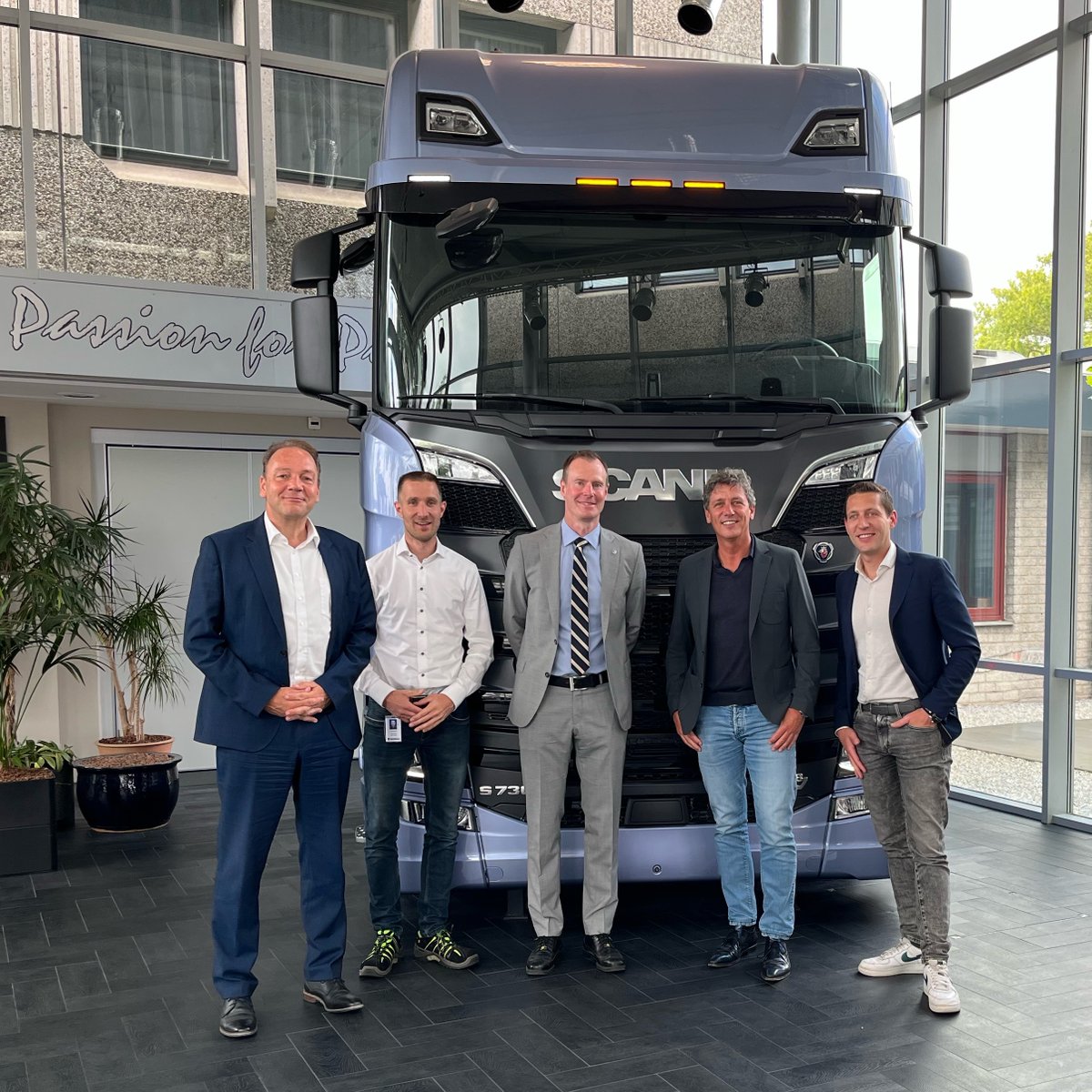 Op bezoek bij <a href="/ScaniaNederland/">Scania Nederland</a> in Zwolle, voorloper in de vrachtwagenwereld 🚛
Goed te zien wat hun plannen zijn voor duurzaam vervoer en grootschalige inzet op batterijen. Ontzettend veel kansen voor het NLse bedrijfsleven / MKB en werkgelegenheid in de regio!
#DuurzaamNL🌱