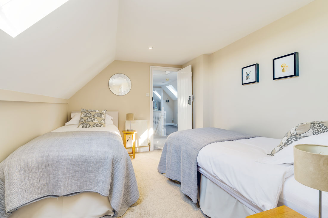 TheHolidayCots's tweet image. If you are looking for self-catering accommodation for groups and packed with facilities take a look at Birchill Farm &amp;amp; Cottages.
🛌Sleeps 1-32
theholidaycottages.co.uk/Devon/2981 
#Langtree #Torrington #Devon #SelfCatering #Groups #Animals #FamilyFriendly #PlayArea #Softplay #HotTub #Games