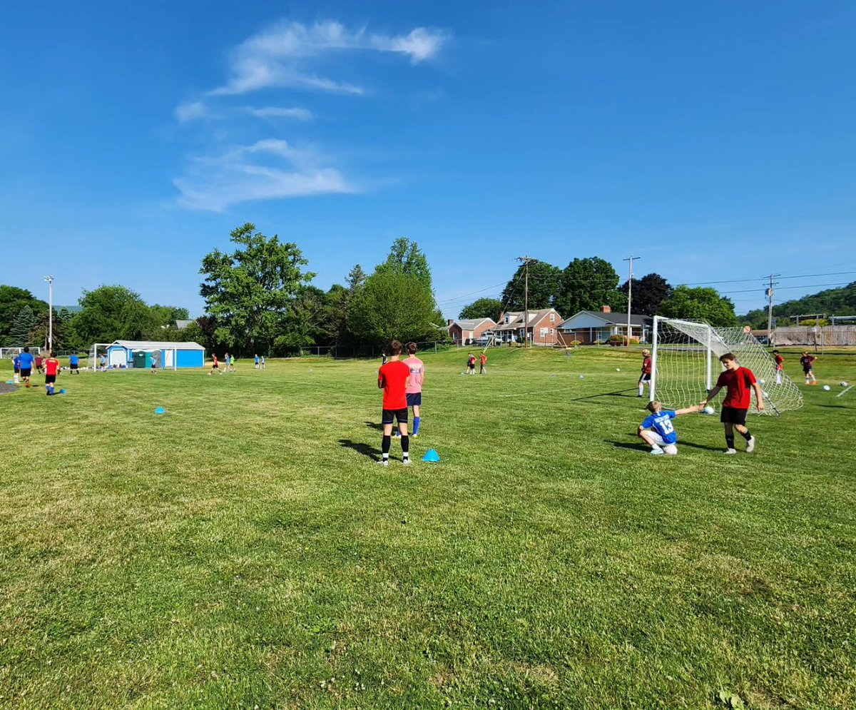 BedfordBison's tweet image. 🦬 ⚽️  - First Day of Summer Training!

29 guys getting after it!

#greatstart #lotsofworktodo