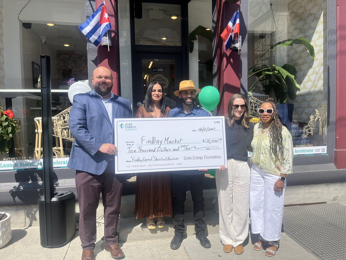 SallyThelen's tweet image. Always a great start to your day when @dukeenergy stops by to give $10K to the Findlay Launch accelerator program. Congratulations to Chacabana Cuban and Dominican tasty food. @findlaymarket @DE_ChadShaffer