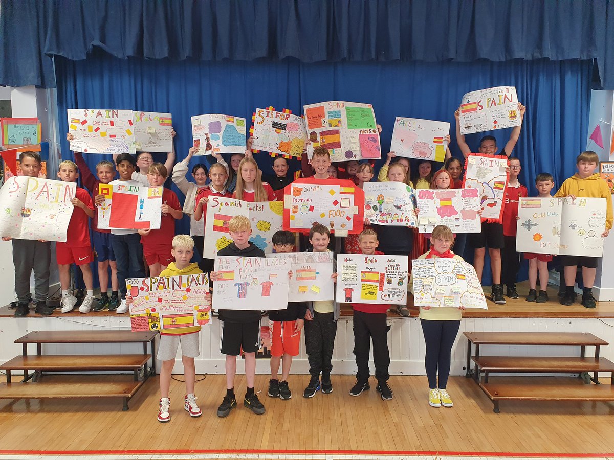 That's a wrap on #CultureWeek at Brooklands PS, Belfast! Today every pupil celebrated a wonderful week of art, languages, music, drama, history, geography & food by wearing the colours of #Japan #France #Mexico #Jamaica #India #SouthAfrica & #Spain! 🌍 @CCEA_info @artsni @NIOgov