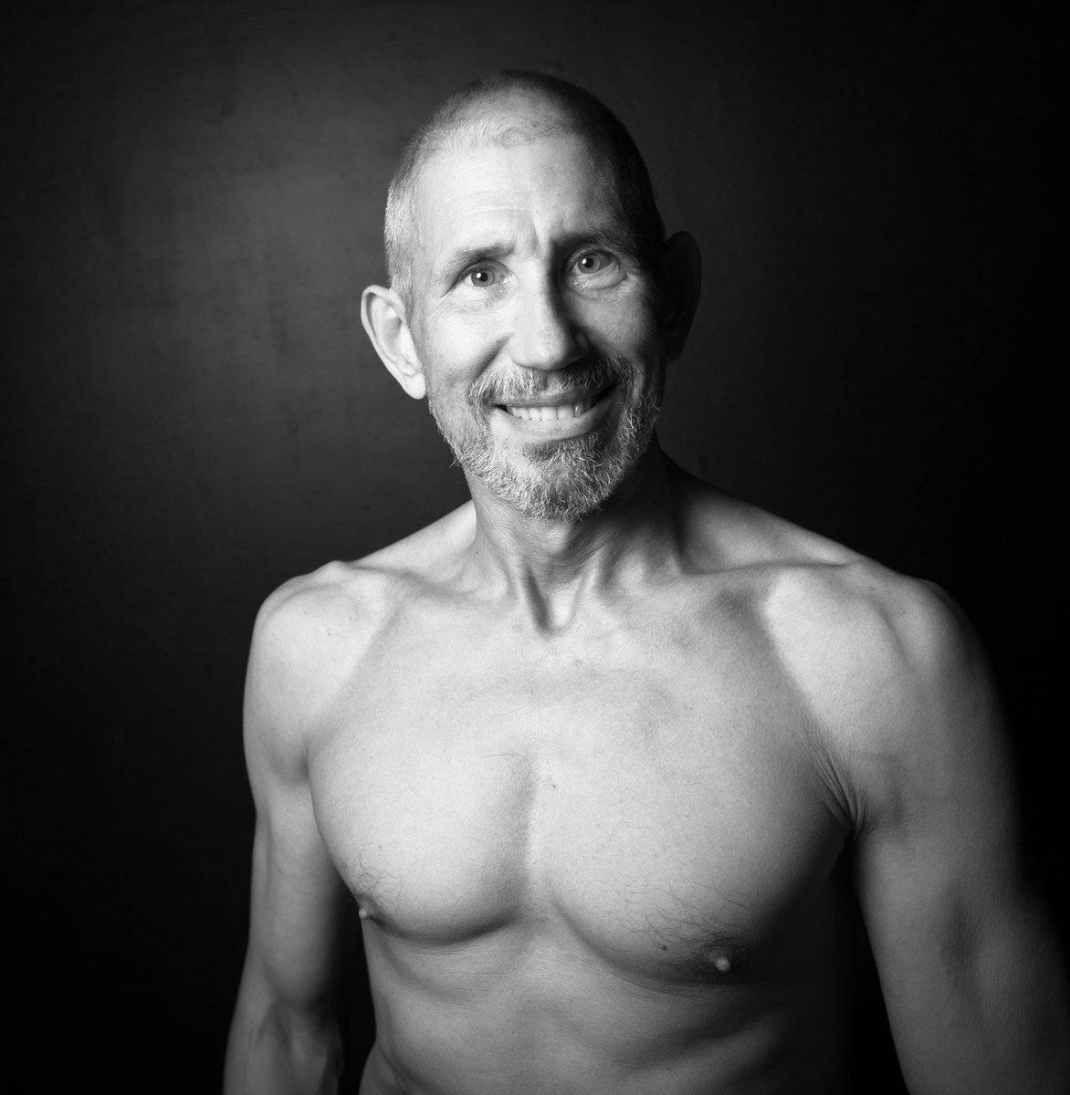 @Ed_UKation My actual Grindr profile pic. Age 61. Less is more.