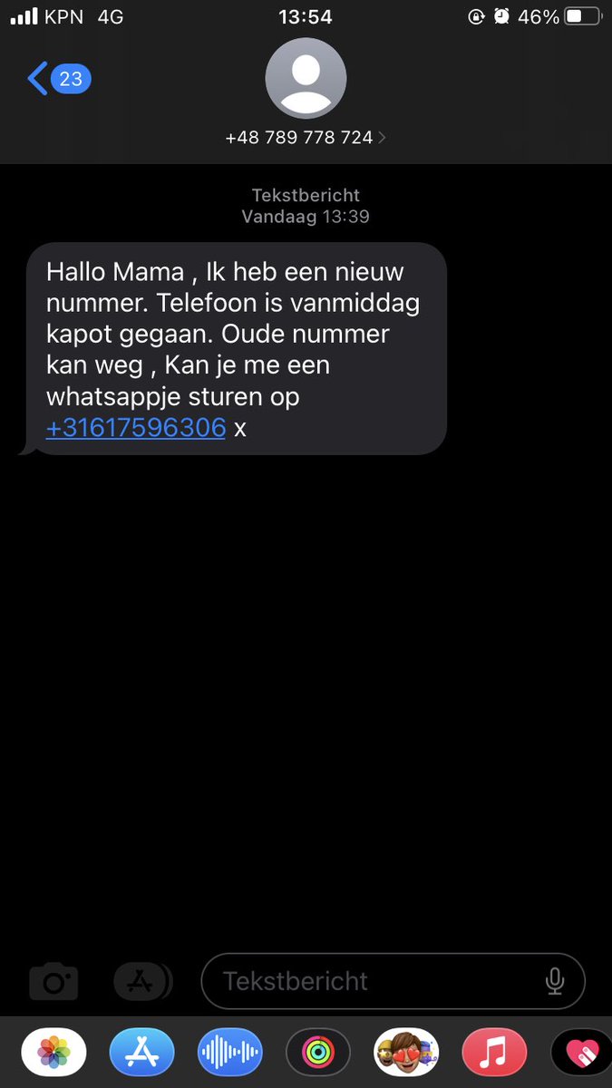 Knap kind heb ik toch. Kan net een dagje lopen 👶🏻 en nú al sms’en. En ook ál die tijd z’n mobiel voor ons verborgen gehouden, boefje! En nu istie stuk… dat gaat me geld kosten 💸🤷🏻‍♀️ #phising #jekrijgterzoveelvoorterug #gajeeigenmoederindezeiknemen