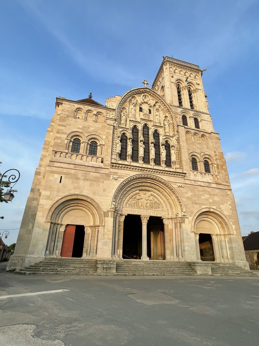 SpiersBe's tweet photo. Voilà, j’ai terminé mon premier tronçon (sud via Nevers) sur la voie de Vezelay : 206 km en 11 jours, une petite moyenne de 18 km par jour. La « diagonale du vide » est magnifique (Nièvre) mais tellement déserte. Effrayant parfois de solitude ! https://t.co/wWce65U390