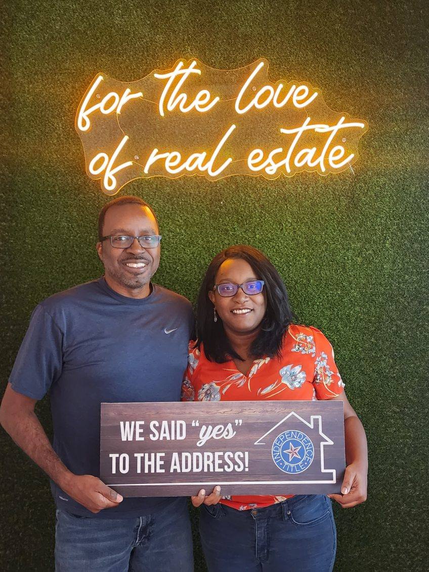 Another Happy Closing Day by The Deeds Group! Stephanie helped this family say YES to the Address and get their NEW keys from The Deeds! Congratulations on your home purchase!
#keysfromthedeeds #anotherhomesold #thedeedsgroup #pointrealty #justsold #yestotheaddress #pointrealty