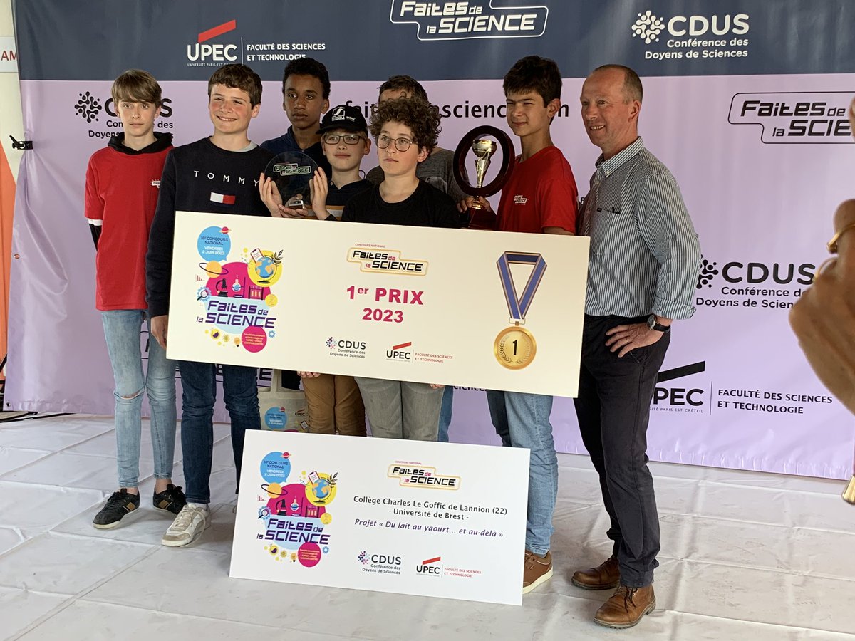 La photo officielle des vainqueurs du concours national faites de la science <a href="/UBO_UnivBrest/">UBO - Univ. Brest</a>  <a href="/FacSciences_UBO/">Faculté des Sciences et Techniques - UBO</a> <a href="/TLGBrest/">Le Télégramme Brest</a> <a href="/finistere_29/">Département du Finistère</a>