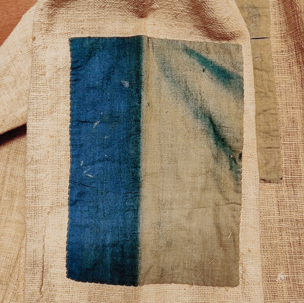 No prizes for guessing which side was on display! (This patch straddled the sleeve crease between the front and back). #Conservation #ConditionReports #LightDamage #AgentsOfDeterioration #Fading