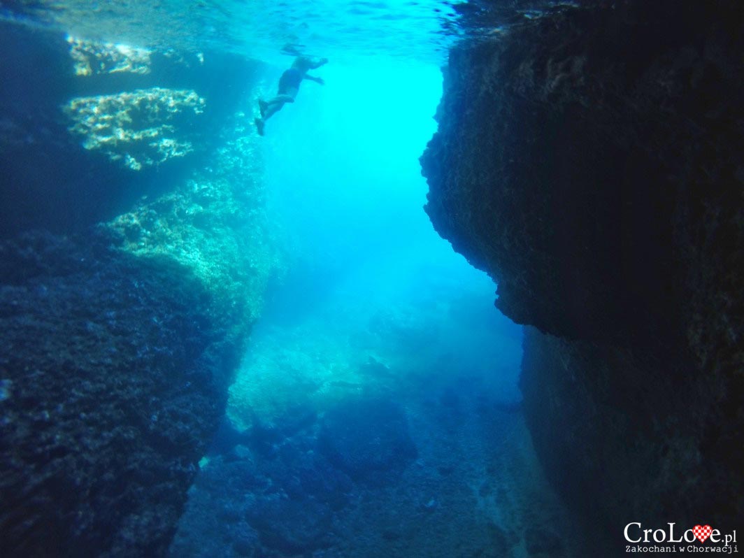 KochamChorwacje's tweet photo. Entrance to Odysseus' Cave, Island of Mljet #Croatia 

@Croatia_hr https://t.co/5kujxXQkK0