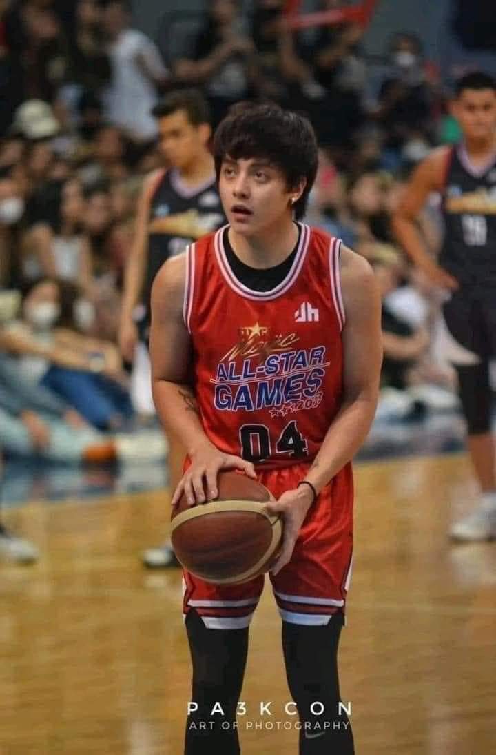 harold_a_fam's tweet image. PARANG WALA NAMANG PINAGBAGO O KAYA MALI🤨 
POGI PADIN SILANG DALAWA🫣😝💘

@imdanielpadilla @alarconharold18 

#HaroldAlarcon
#DanielPadilla