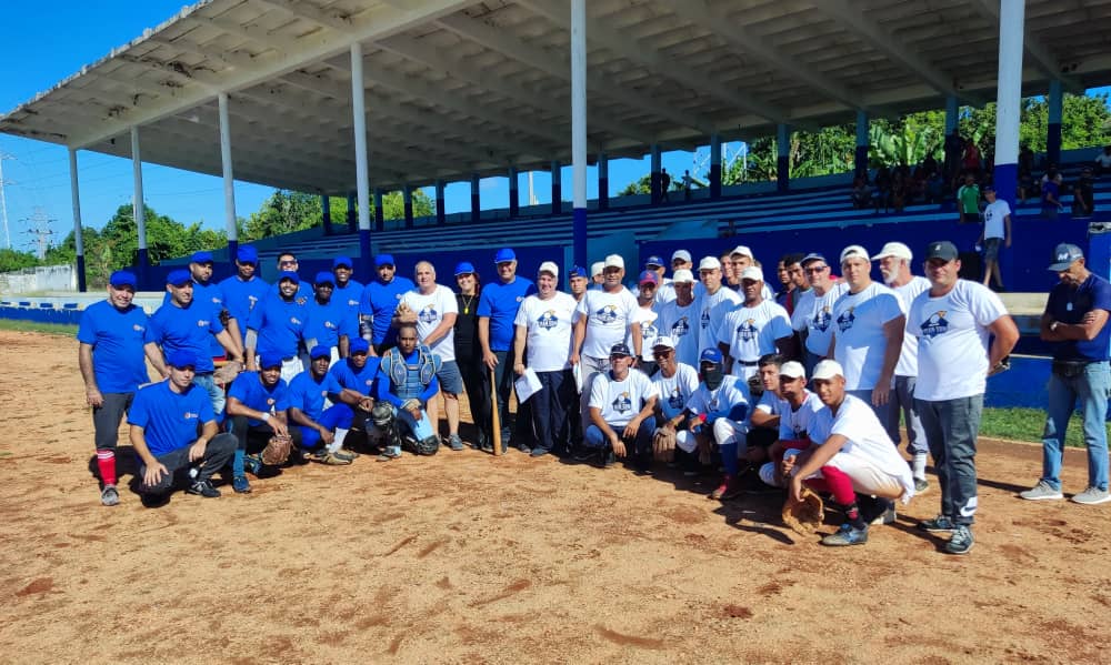GelectCuba's tweet photo. ⚾️🧢 Encuentro deportivo entre @SEISACuba y @GedemeG: Otras maneras compartir y vincular a dos excelentes colectivos. 

@MindusIndustria 
#IndustriasCuba https://t.co/KGwJAUoEQ9