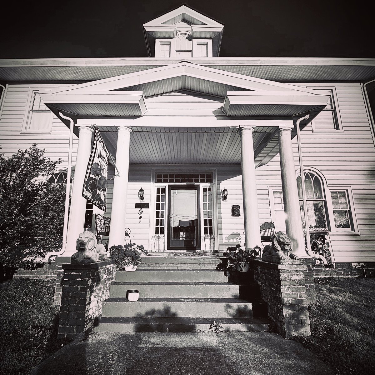 Wraith_Chasers's tweet photo. THE CHASE STARTS TONIGHT at The Dunnlora Inn ๐ป
#WraithTour2023 https://t.co/IMBgUkhe6t