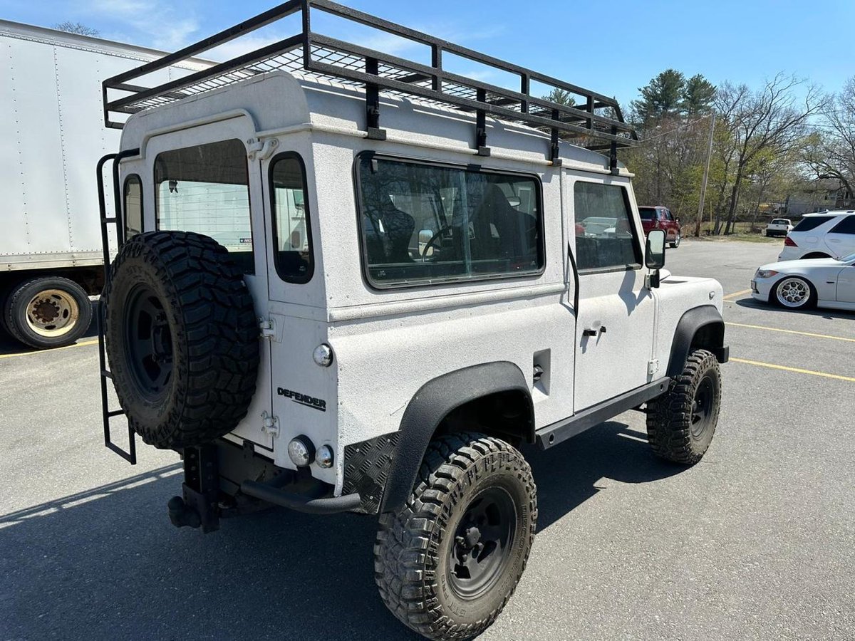 💸Buy It Now for $62,000 👉 l8r.it/BKuq

Check out this 1990 #LandRover Defender that will be auctioned off in Billerica, MA on Monday (June 5th) at 9:00 p.m. (EDT).👨‍⚖️

#abetterbid #carauction #Defender #LandRoverDefender