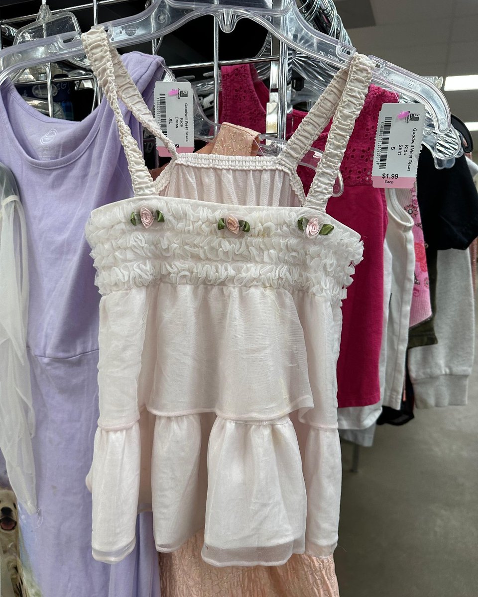 We love a good vintage thrift find. 😍  These featured finds and more are waiting for you at Goodwill West Texas stores this week. What items you'd like to see next week?

#thriftfinds #GWTXFinds #ShopGoodwill #Whatsinstore #thrift #vintage #vintagethrift