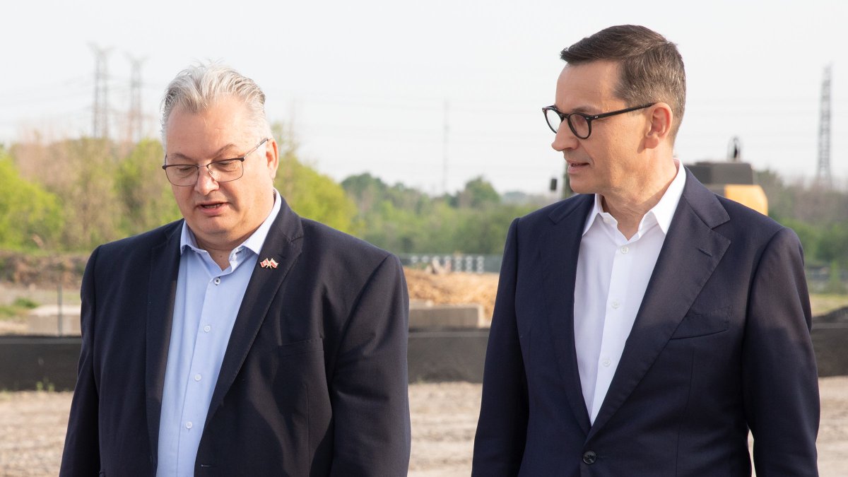opg's tweet photo. Big day for nuclear as we welcomed Polish PM @MorawieckiM, Premier @fordnation, Min. @ToddSmithPC, &amp; Min. @JonathanWNV to the Darlington Nuclear Energy Complex. Together, with @ORLEN_Synthos, we'll help build a clean energy future powered by SMRs. ➡️https://t.co/1i8Gq37h0s https://t.co/18wSxDrXcJ