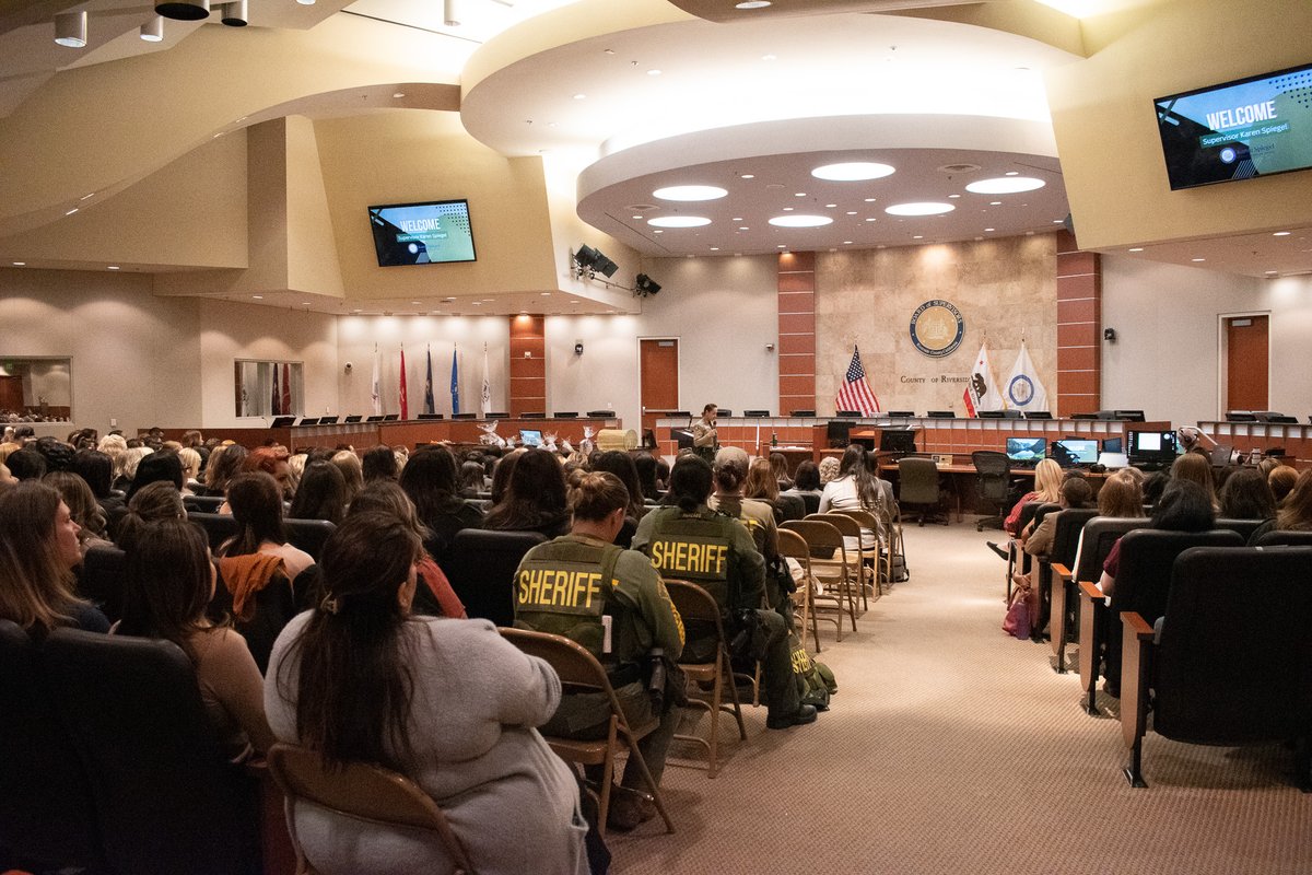SupKarenSpiegel's tweet photo. I am absolutely inspired by the dedicated women serving in law enforcement, and I had the honor of attending the Riverside County Law Enforcement Women's Conference. ππͺ
#RiversideCounty #LawEnforcement #WomenInUniform #ChangeIsStrength https://t.co/dA6ohKv2gV