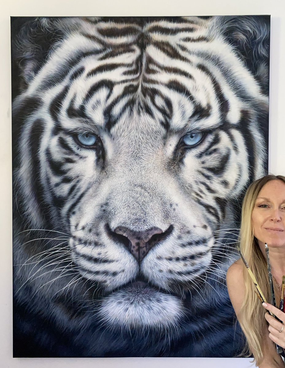 I’m almost finished with this painting😊

For more info on this painting or any of my artwork please visit the website or send me a message julierhodes.com

#wildlifeartists #animalpainting #hyperrealism #realismartist #art #whitetigers #wildlifeart