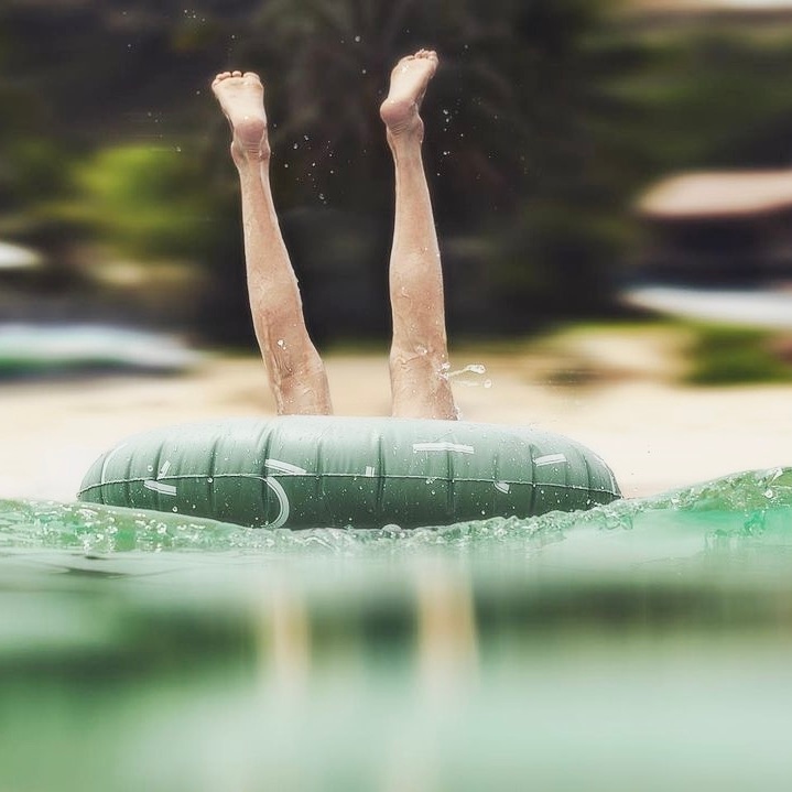 designlifekids's tweet image. MOM WATCH ME DO A HANDSTAND! #designlifekids

📸: @natalie_arber_photography

l8r.it/kq0I

#poolfloat #pool #beach #summer #friday #fridayvibes #fridayfeeling