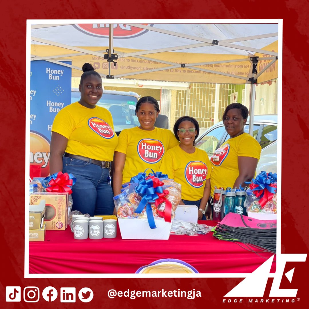 edgemarketingja's tweet photo. #Recap of our #EdgePromoters at the Grand Opening of the @honeybunja Morant Bay Outlet! 🎉
Located at 13 South Street, Morant Bay, St Thomas. Congrats Honey Bun 🥳! Go shop your @honeybunja products today! 

#EdgeMarketingJa #MarketingAgency #HoneyBunJa #NewOutlet #EdgePromotions https://t.co/F3LXddPEPq