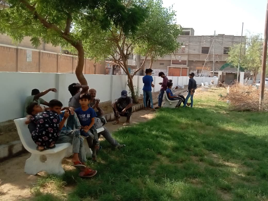 DCKhiCentral's tweet image. DMC Parks have done it again! #Project64 of #Project100 - The Noorani Ground in Sector 11-E, New Karachi has been revitalized into a stunning green space. With limited resources, the Parks department has created a beautiful oasis for the community to enjoy. 🌱🌷 #CommunityProject