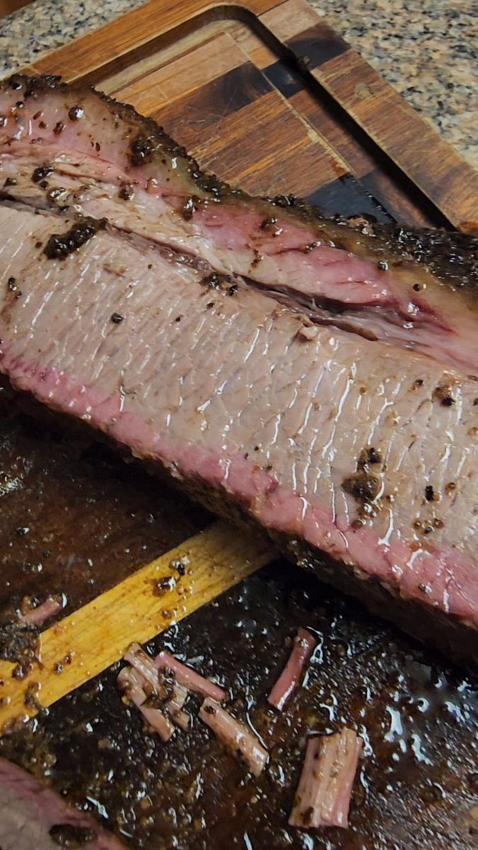 Indulge in BBQ perfection with this mouthwatering slice of Brisket, cooked to perfection on the legendary @OklahomaJoes Bronco Drum Smoker! 🔥🍖✨ Fueling the incredible flavor is the premium @jdcharcoal Lump Charcoal, delivering unrivaled heat and smoky goodness.