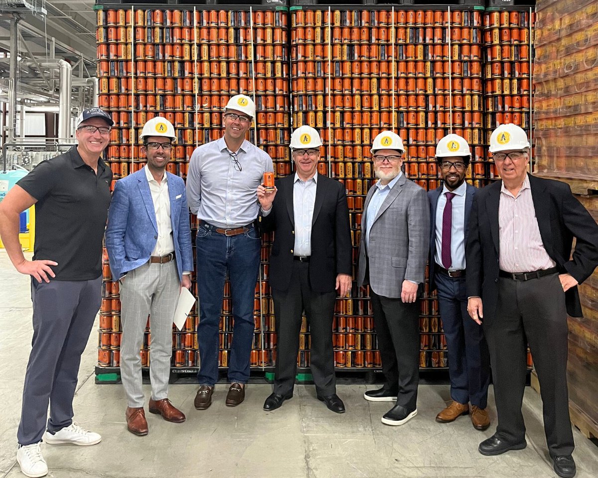 Advance_CT's tweet photo. Last week, we had the honor of showcasing Connecticut to a world-class group of site selectors, touring some of our most inspiring businesses and favorite local restaurants. Thanks to our hosts and guests, including @AthleticBrewing, @ASMLcompany, @synchrony, and @Yale_Ventures. https://t.co/xoku1lbZaj