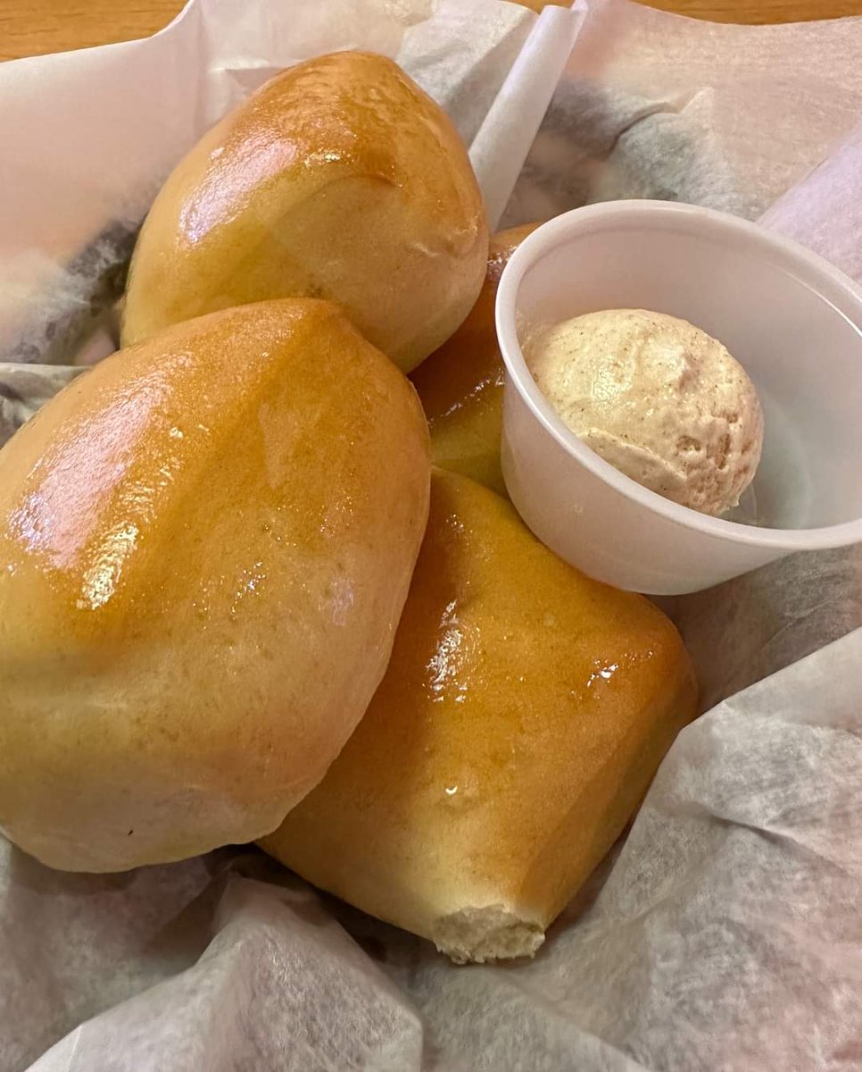 I need this everyday!!! Thank God for @texasroadhouse 🍞🧈😋👌💗