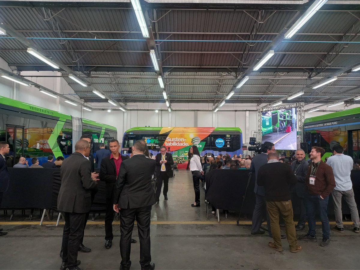 Esperando o discurso do <a href="/LulaOficial/">Lula</a> na fábrica da <a href="/Eletra_Bus/">Eletra</a> para ver se sai hoje a MP do #CarroPopular.