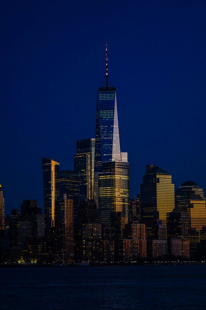 theUNFITsniper's tweet photo. Best views come from wherever you're standing #city #nyc #skyline #beautifulsniper #unfit https://t.co/5YcdmW3Vjf