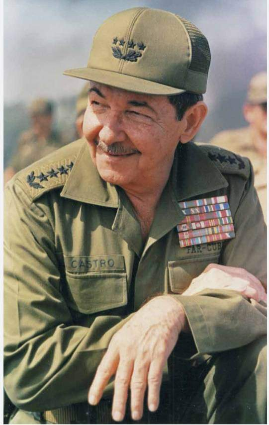 Con el pie siempre en el estribo. Feliz día de cumpleaños para Ud General.