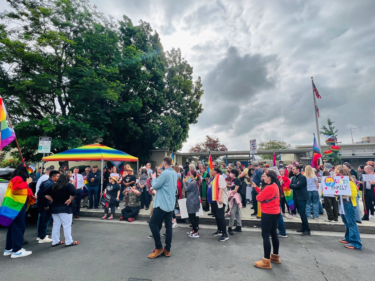🏳️‍⚧️🏳️‍🌈❤️ Community shows up and shows out for Saticoy Elementary. ❤️🏳️‍🌈🏳️‍⚧️