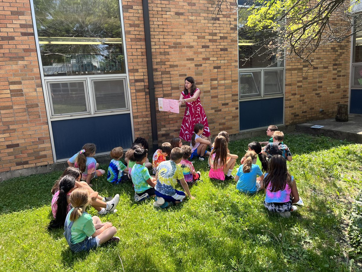 Last read aloud on the courtyard! <a href="/IndianTrailScho/">Indian Trail School</a> <a href="/kgrostLibrarian/">Make mistakes, get messy!</a> #ITTigers #112Leads