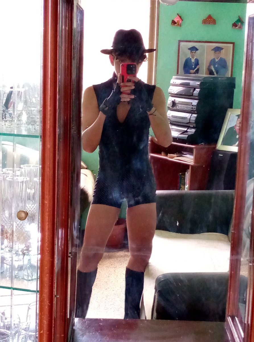 hottieale15's tweet photo. Si con fuego🔥quieres jugar, ps yo te puedo enseñar 😉😈 https://t.co/v8JWTNYJog