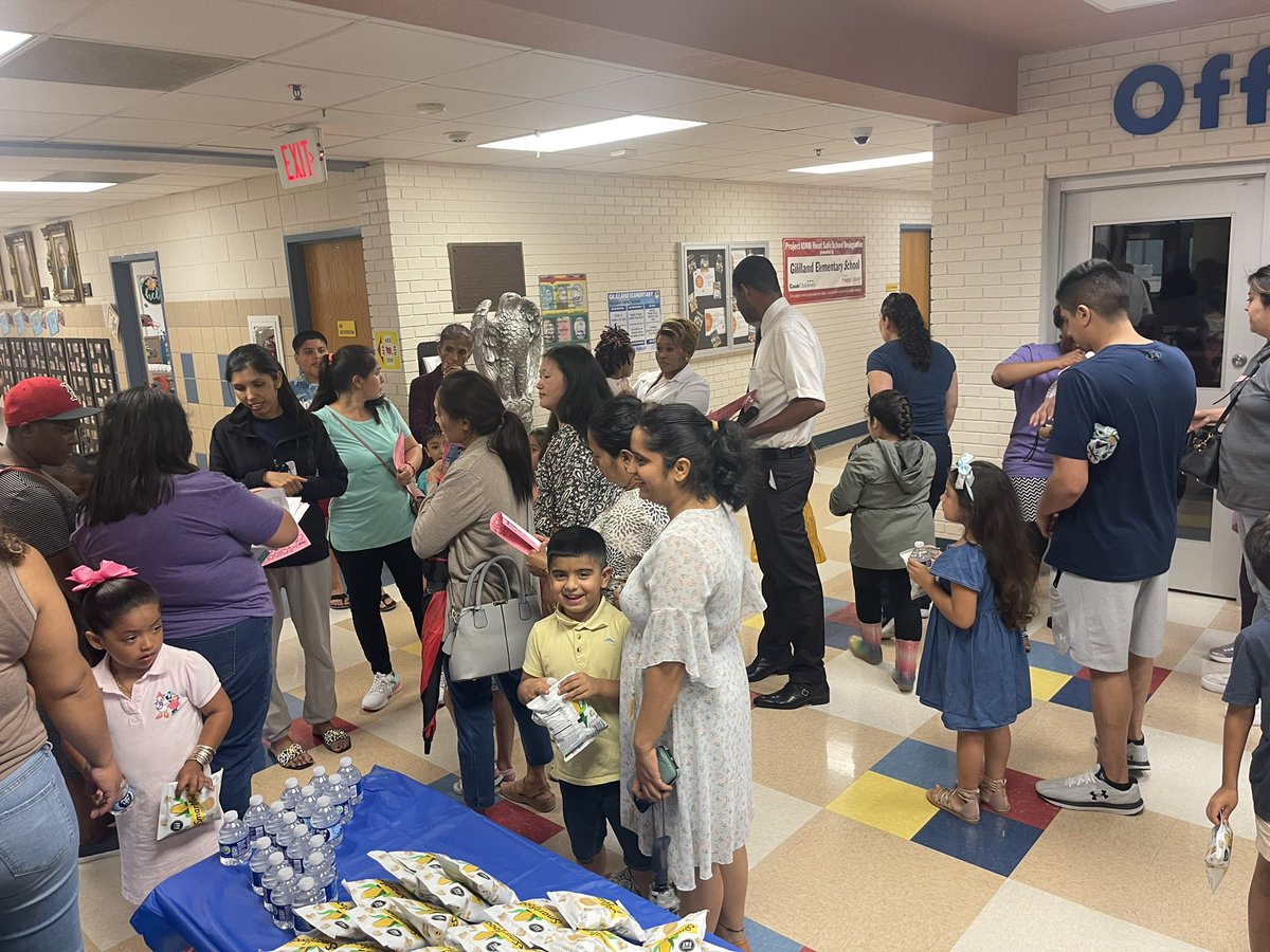 PK/K Bilingual and ESL Summer School Enrichment Program 2023 is off to a great start 📚🚌✏️ #EMSproud