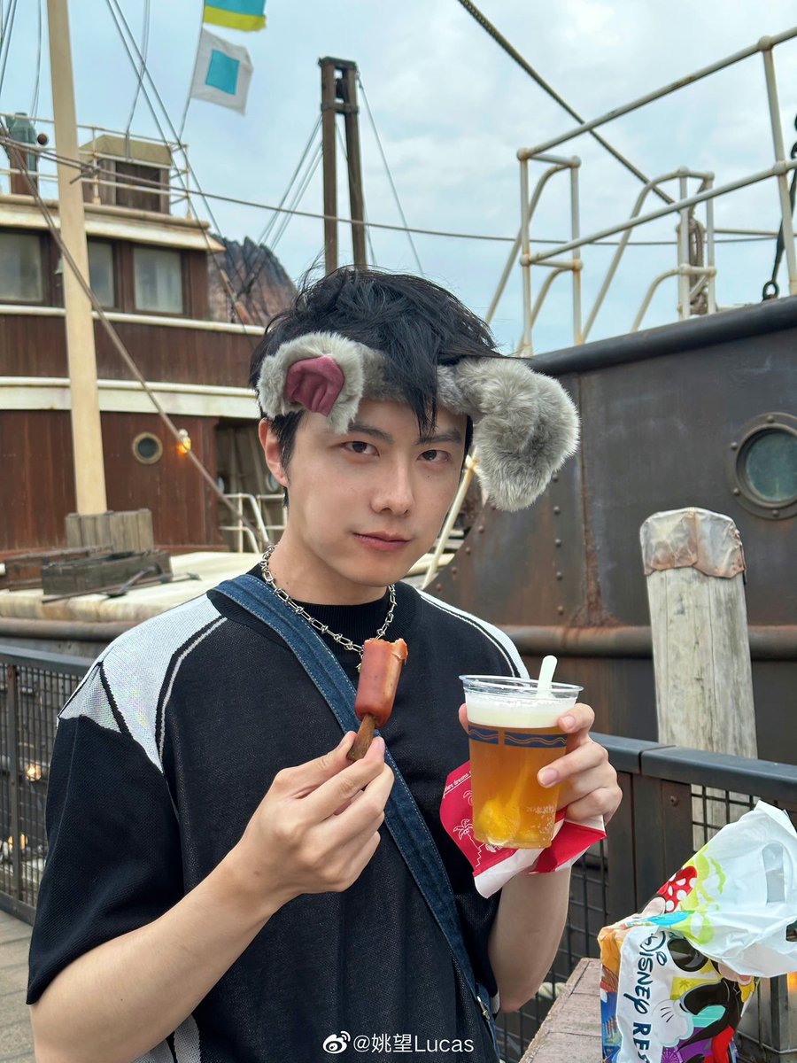 Lecas_DALBI's tweet photo. 머리띠 흘러내린게 꽤나 마음에 들었구나🐰 https://t.co/d3DGkvT4Pt
